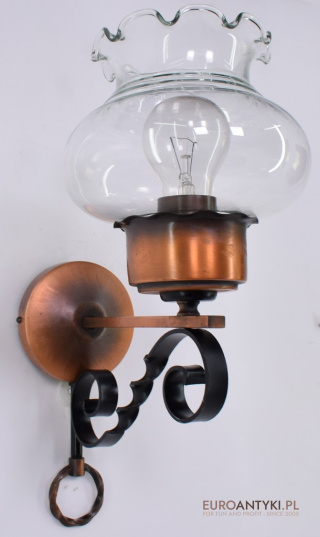 Retro lampa rustykalna na ścienę. Kinkiety vintage z dawnych lat.