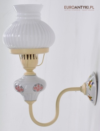 Rustykalny kinkiet kremowo biały do wiejskiej chaty. Lampy cottage core.