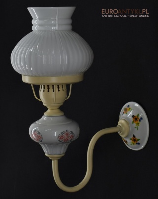 Rustykalny kinkiet kremowo biały do wiejskiej chaty. Lampy cottage core.