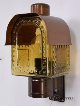 rustykalna lampa przed ganek