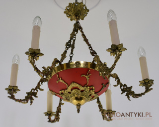 Pałacowy mosiężny żyrandol regencyjny czerwono złoty. Francuskie rococo.