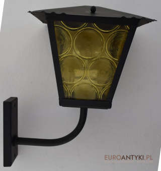 Starodawna zewnętrzna lampa ścienna, kinkiet retro na kamienice, ganek, dom