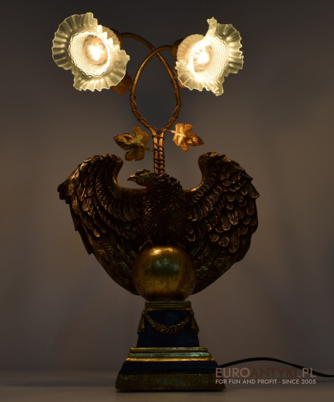 Elegancka lampa w stylu rzymskim