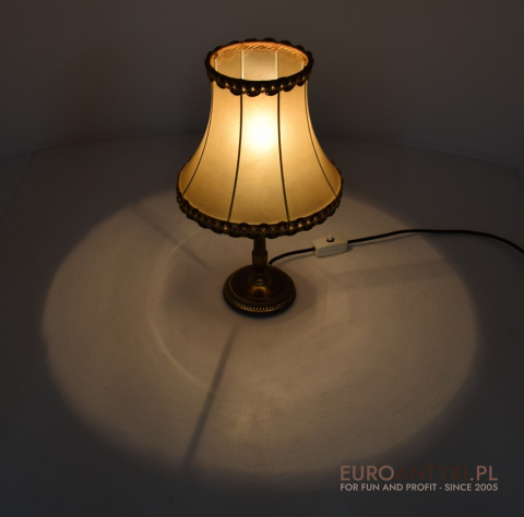 lampa stołowa retro w stylu vintage