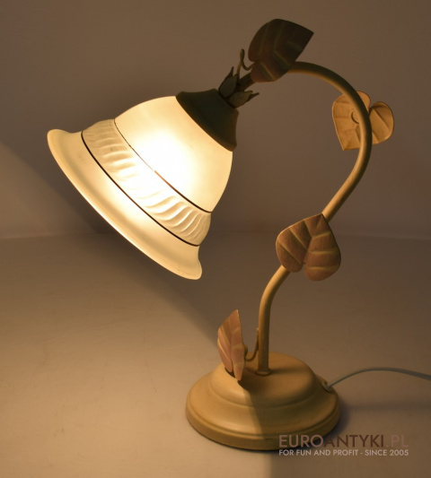 delikatna lampa cottagecore