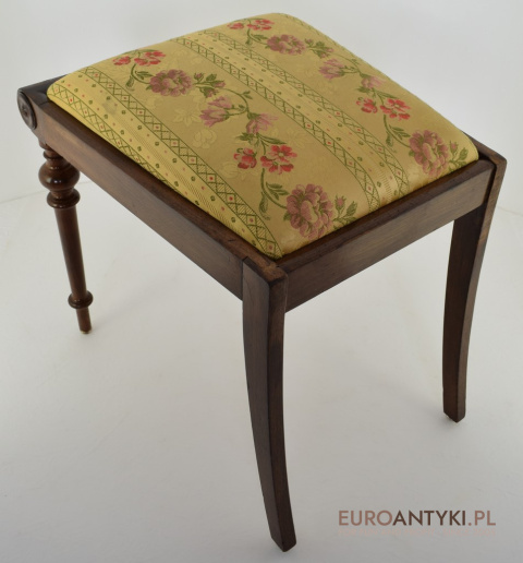 Taboret w Stylu Biedermeier – Elegancja i Klasyka XIX Wieku