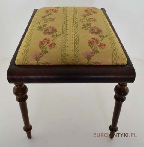 Taboret w Stylu Biedermeier – Elegancja i Klasyka XIX Wieku