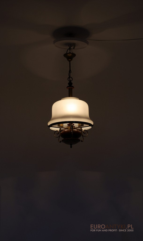 Lampa retro do oświetlenia jadalni