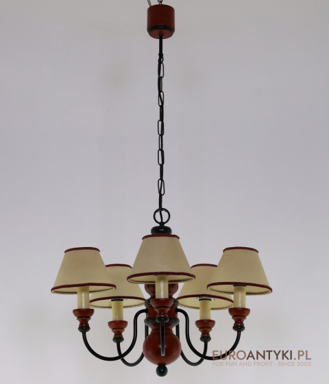 Rustykalna lampa do salonu w stylu góralskim