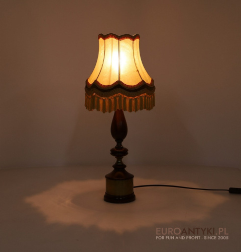 Antyczna lampa vintage do salonu