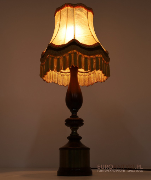 Antyczna lampa vintage do sypialni