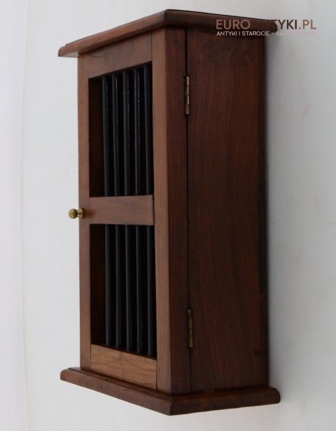 szafka na klucze w stylu vintage