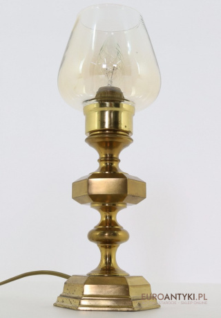 Mosiężna lampa stołowa vintage – elegancja i klasyczny design