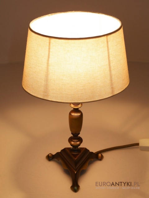 elegancka lampa stołowa chippendale