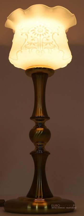 elegancka lampa biurkowa w stylu vintage