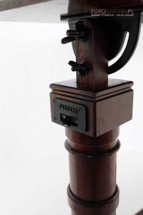 antyczny stolik do gabinetu