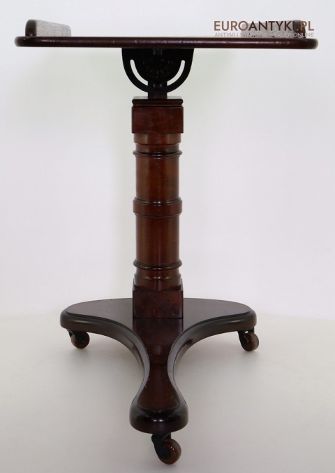 antyczny stolik pod laptopa