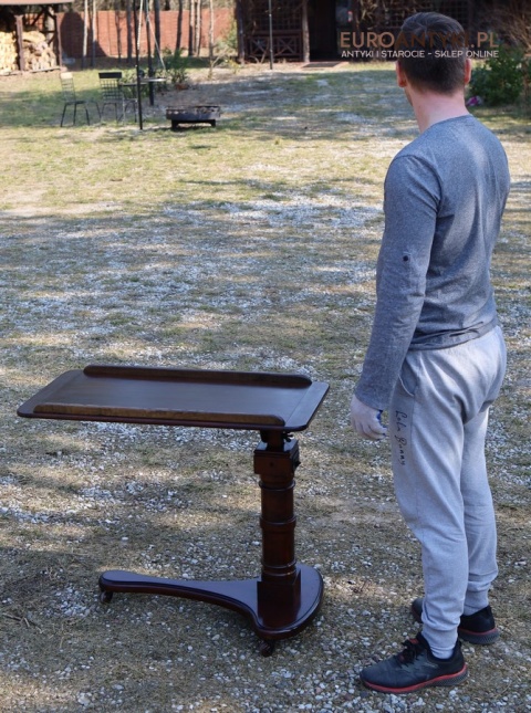 stolik do czytania dla kolekcjonerów