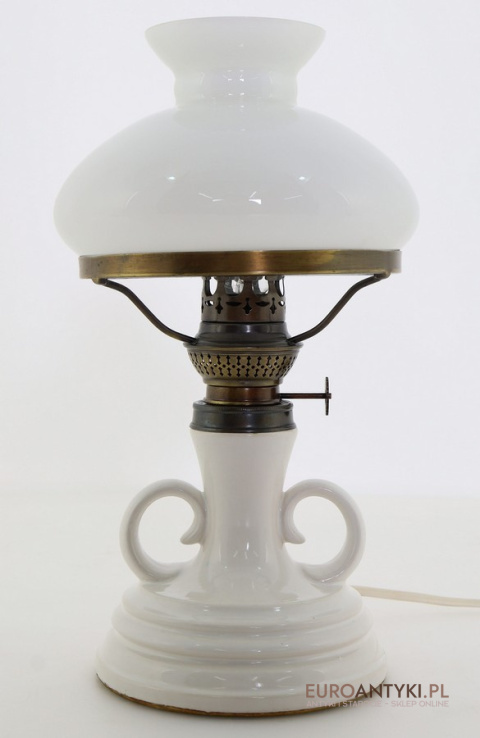 vintage lampa stołowa na stolik