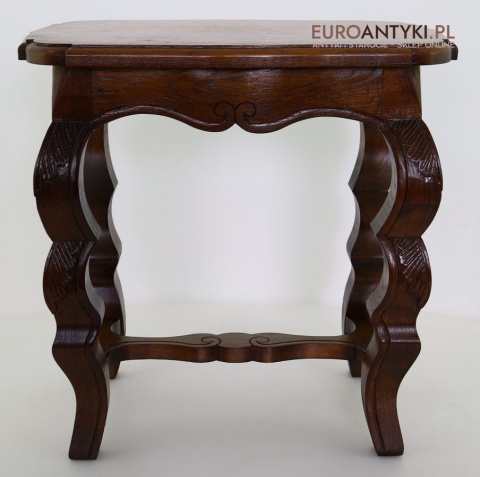 antyczny srtoliczek na wysatwe w sklepie