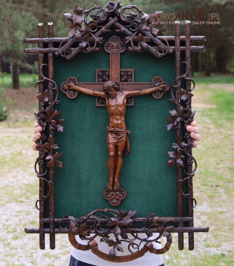 zabytkowy neogotycki krucyfiks