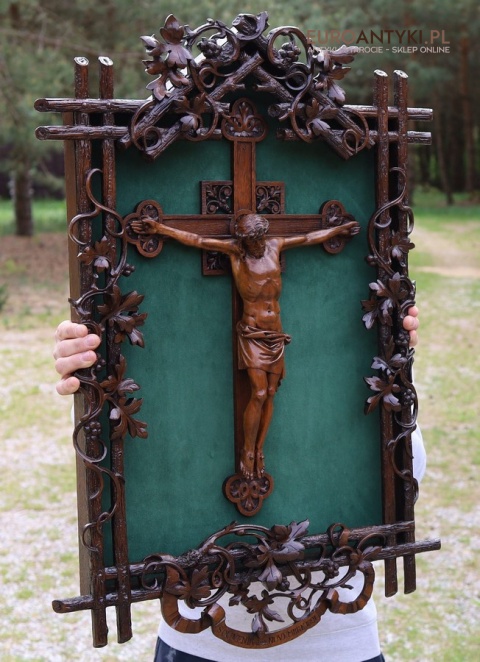 historyczny krucyfiks sakralny