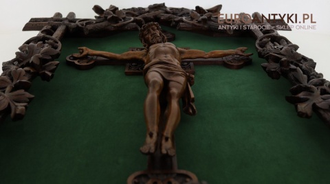 muzealny drewniany obraz z jezusem