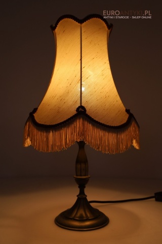 Antyczna lampa stołowa w stylu Empire z frędzlami – vintage oświetlenie do salonu lub gabinetu