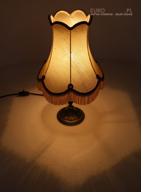 Antyczna lampa stołowa w stylu Empire z frędzlami – vintage oświetlenie do salonu lub gabinetu