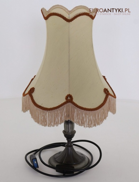 Antyczna lampa stołowa w stylu Empire z frędzlami – vintage oświetlenie do salonu lub gabinetu