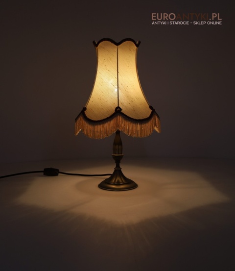 Antyczna lampa stołowa w stylu Empire z frędzlami – vintage oświetlenie do salonu lub gabinetu