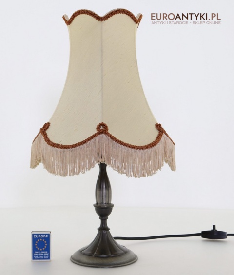 Antyczna lampa stołowa w stylu Empire z frędzlami – vintage oświetlenie do salonu lub gabinetu