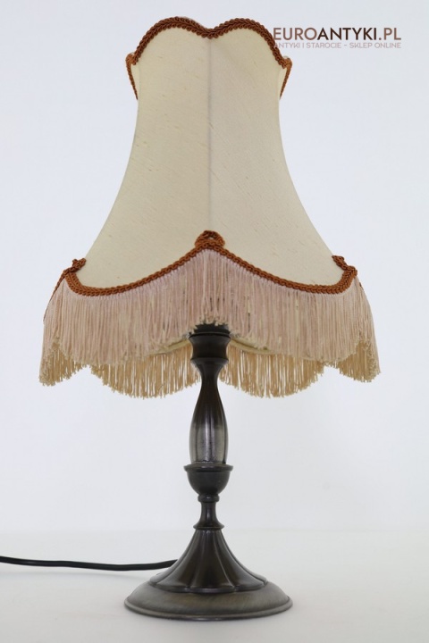 Antyczna lampa stołowa w stylu Empire z frędzlami – vintage oświetlenie do salonu lub gabinetu