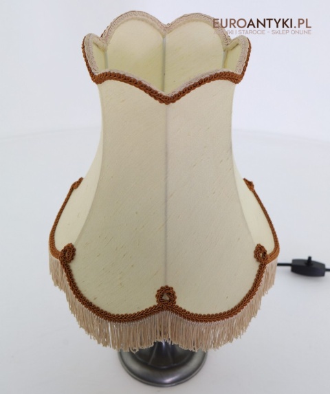 Antyczna lampa stołowa w stylu Empire z frędzlami – vintage oświetlenie do salonu lub gabinetu