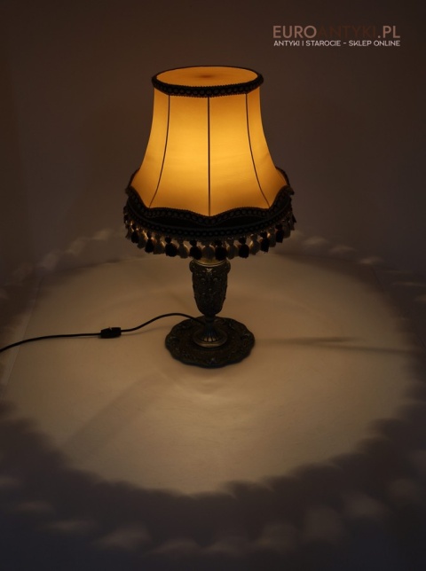 XL! Antyczna lampa stołowa z cynowym korpusem i abażurem z frędzlami – styl barokowy, lata 70. – Francja