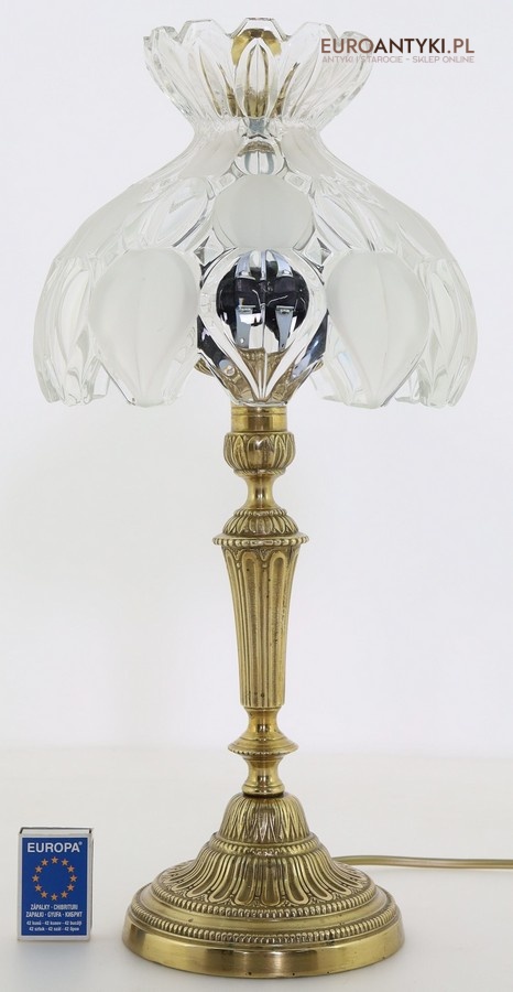 antyczna lampka stołowa w stylu klasycznym