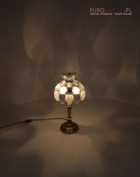 stylowa lampka stołowa do salonu