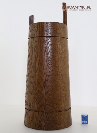 Antyczna maselnica z litego dębu – rustykalny stojak na parasole i laski do wiejskich wnętrz