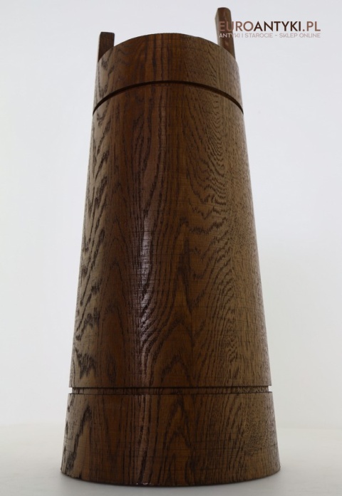 stary stojak na parasole i laski