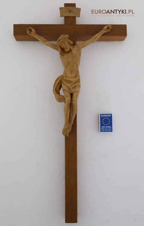 jasny krucyfiks drewniany