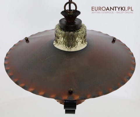 lampa wisząca w stylu rustykalnym