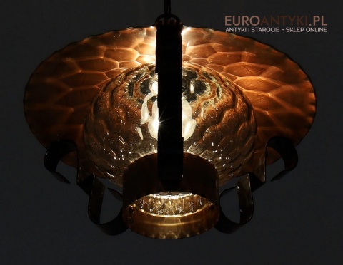 lampa sufitowa w stylu rustykalnym