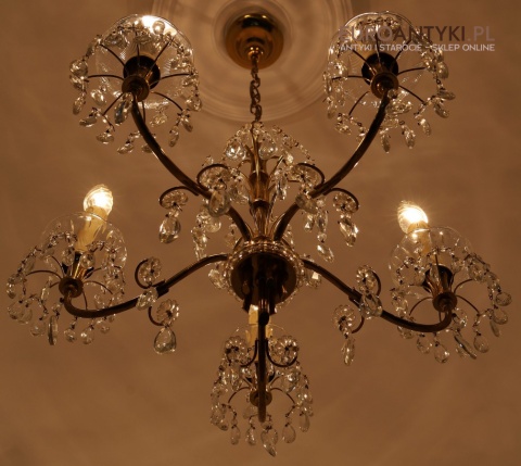 kryształowy żyrandol retro do jadalni