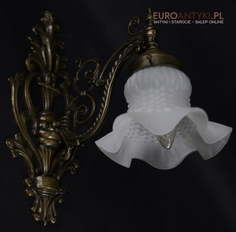 antyczna lampa na ścianę