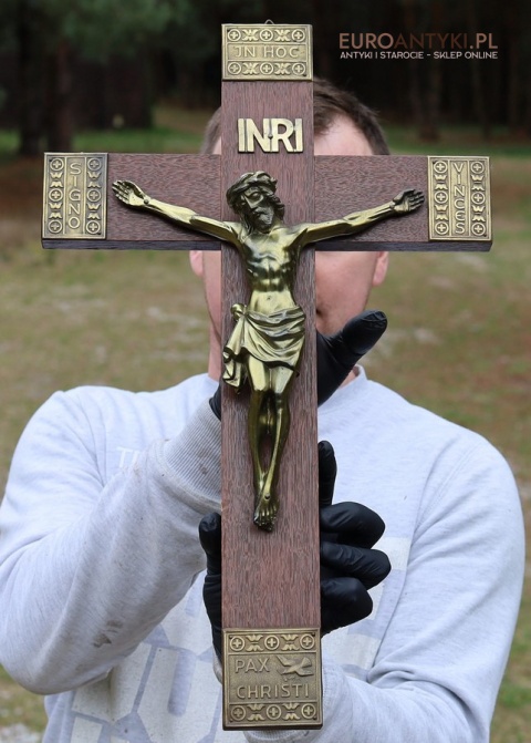 antyczny  krzyż do kaplicy