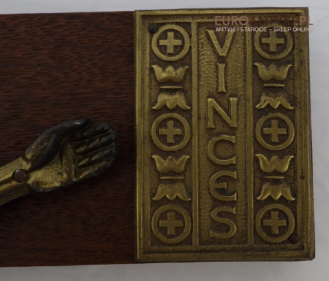 krzyż z napisem in hoc signo vinces