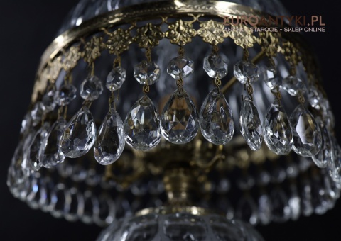 lampka kryształowa do restauracji vintage
