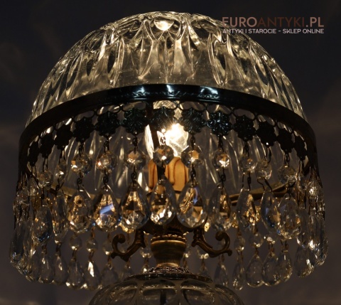 ozdobna lampa stołowa z kryształami