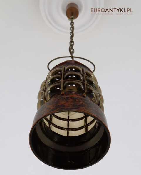 retro marynistyczna lampa z kratką ochronną