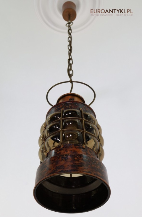 sufitowa lampa industrialna z kratką ochronną